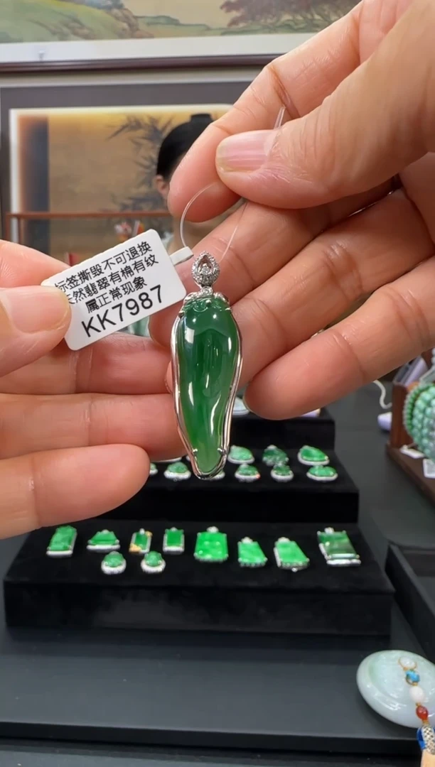 翡翠18K金镶嵌颈饰KK7987辣椒