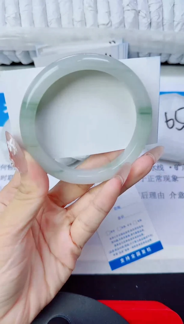 石英质玉手镯未镶嵌72/60.9