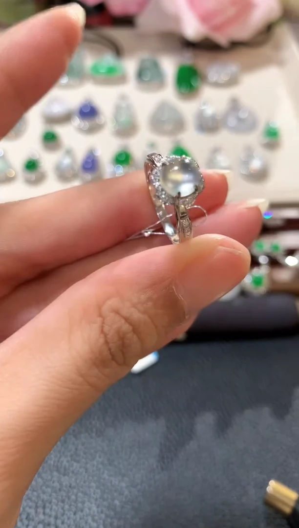 18K金镶嵌戒指翡翠z102