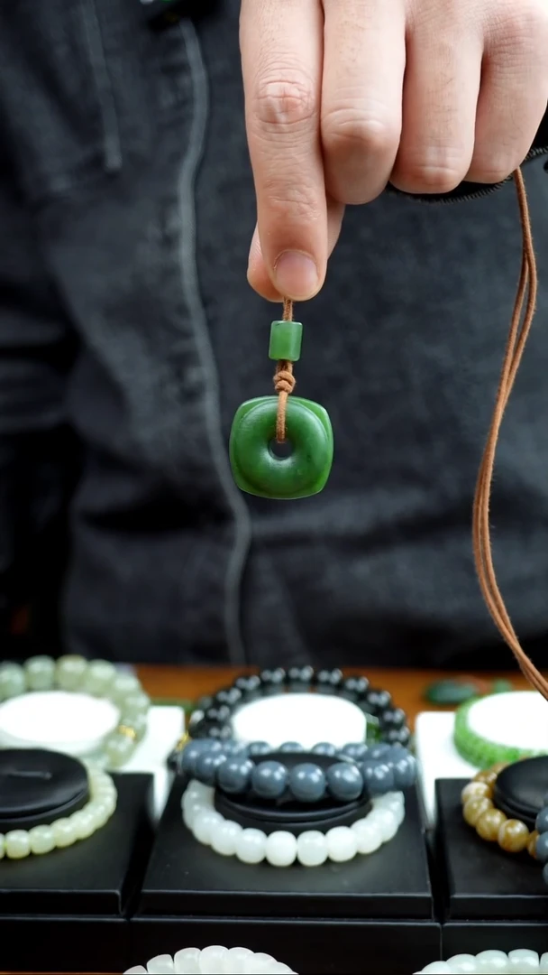 颈饰未镶嵌和田玉30