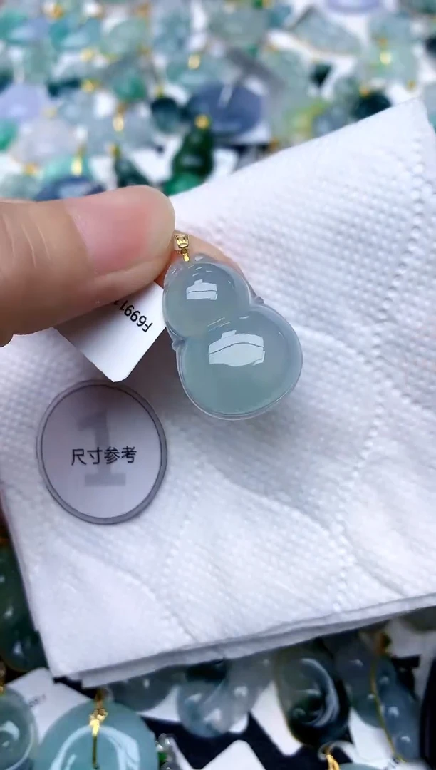 颈饰18K金镶嵌翡翠天然A货翡翠