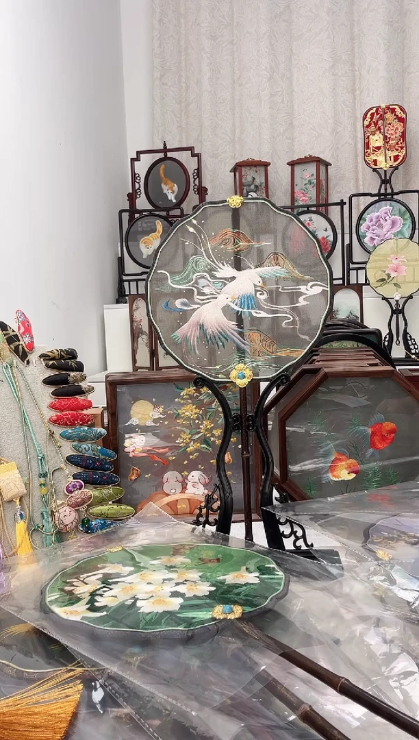 扇子苏绣作品手工团扇