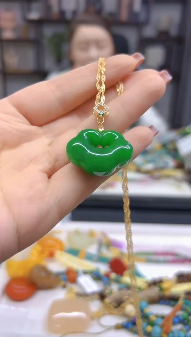 【闪购商品】翡翠吊坠(赠链)银S925镀金镶嵌吊坠D183