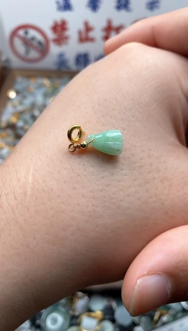 【闪购商品】翡翠颈饰未镶嵌哥哥