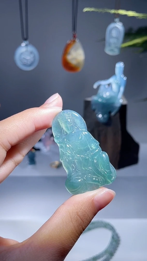 颈饰未镶嵌翡翠观音