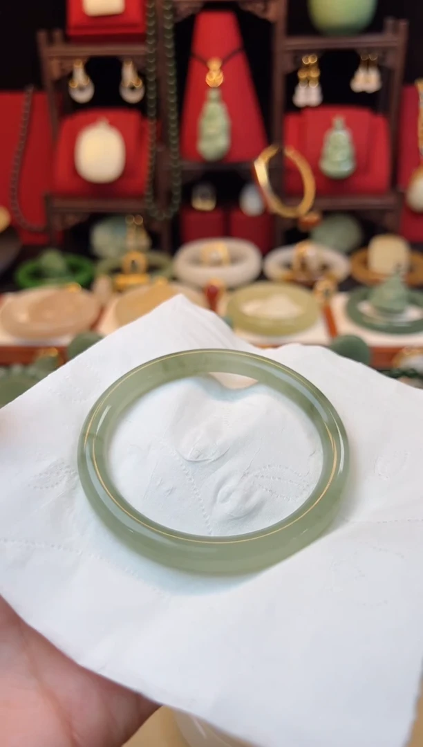 【闪购商品】和田玉手镯未镶嵌59