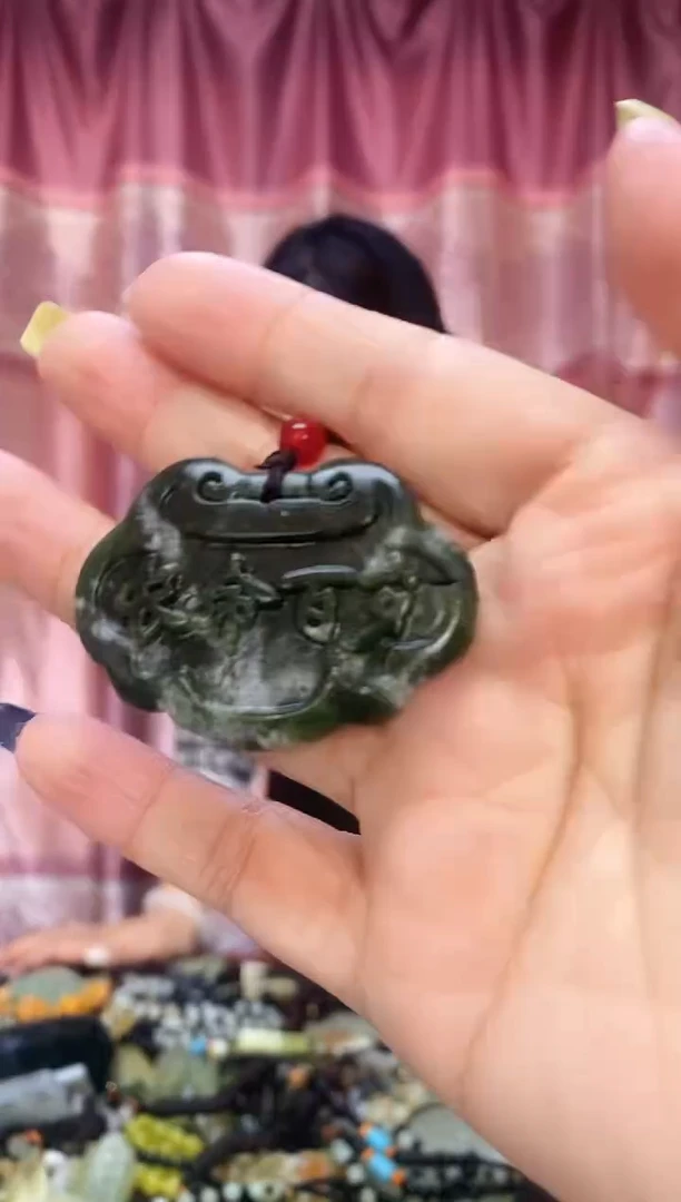 未镶嵌岫玉吊坠