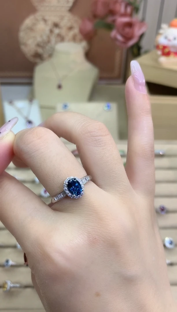 银S925镶嵌戒指托帕石蓝