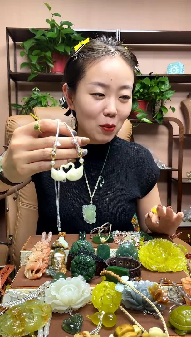 未镶嵌岫玉吊坠多样性发货发其中之一