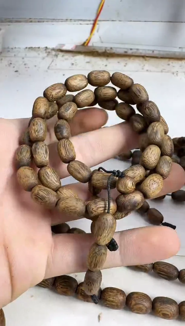 沉香手串白棋枣型珠多圈