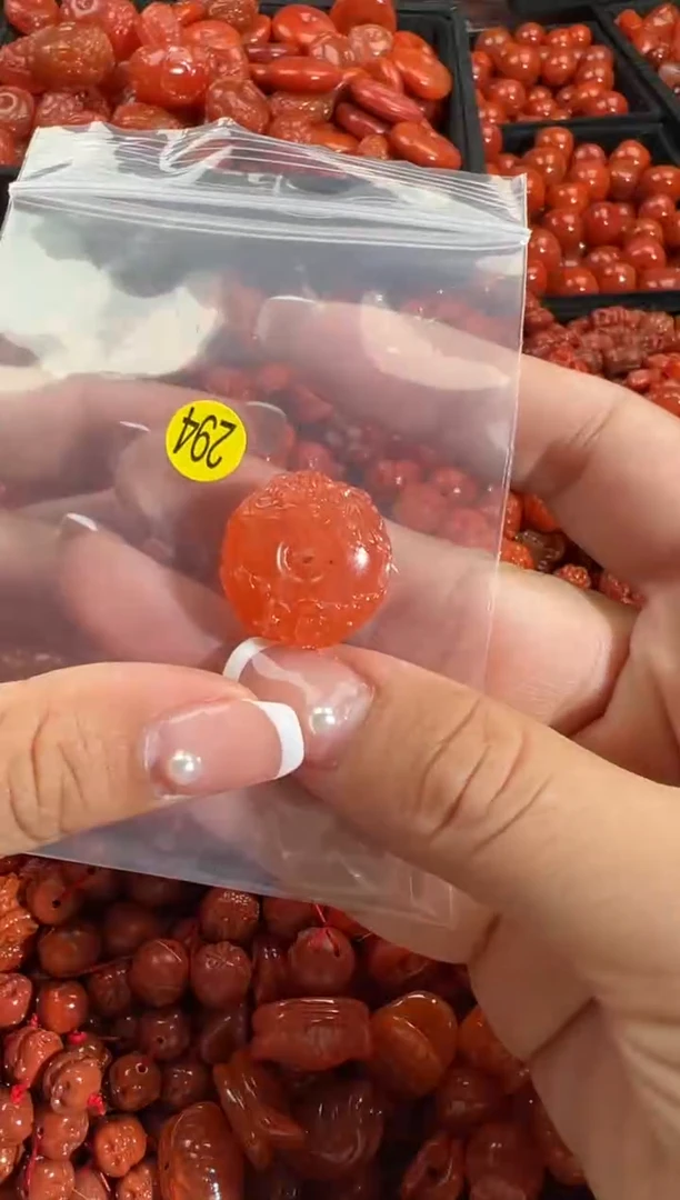 颈饰未镶嵌南红玛瑙1