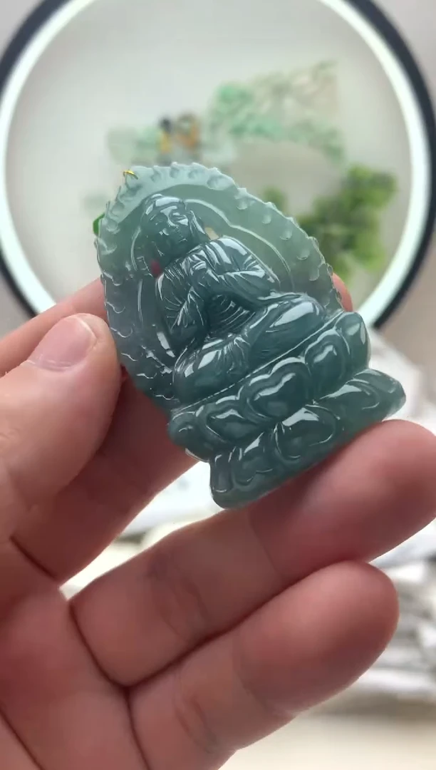 颈饰未镶嵌翡翠大日如来