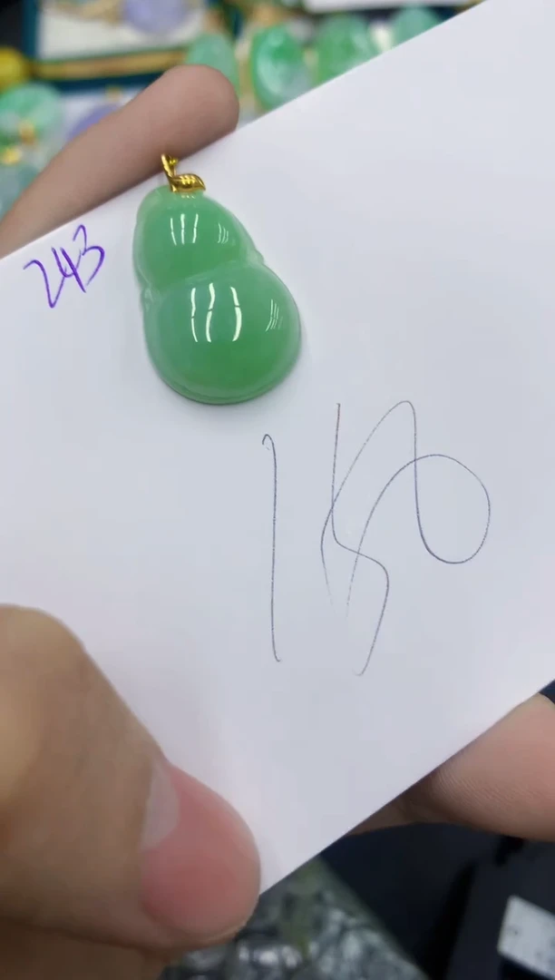 颈饰18K金镶嵌翡翠1111111111111