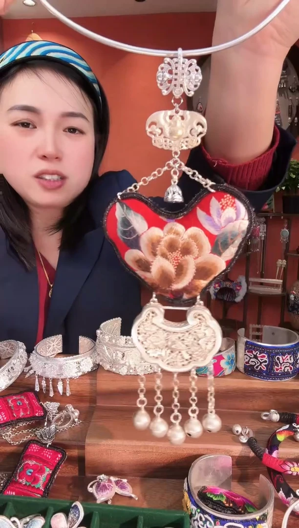 织绣非遗手工苗绣刺绣首饰70