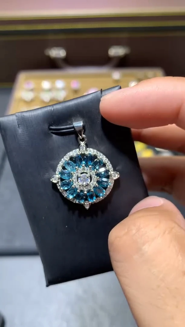 颈饰未镶嵌托帕石P101