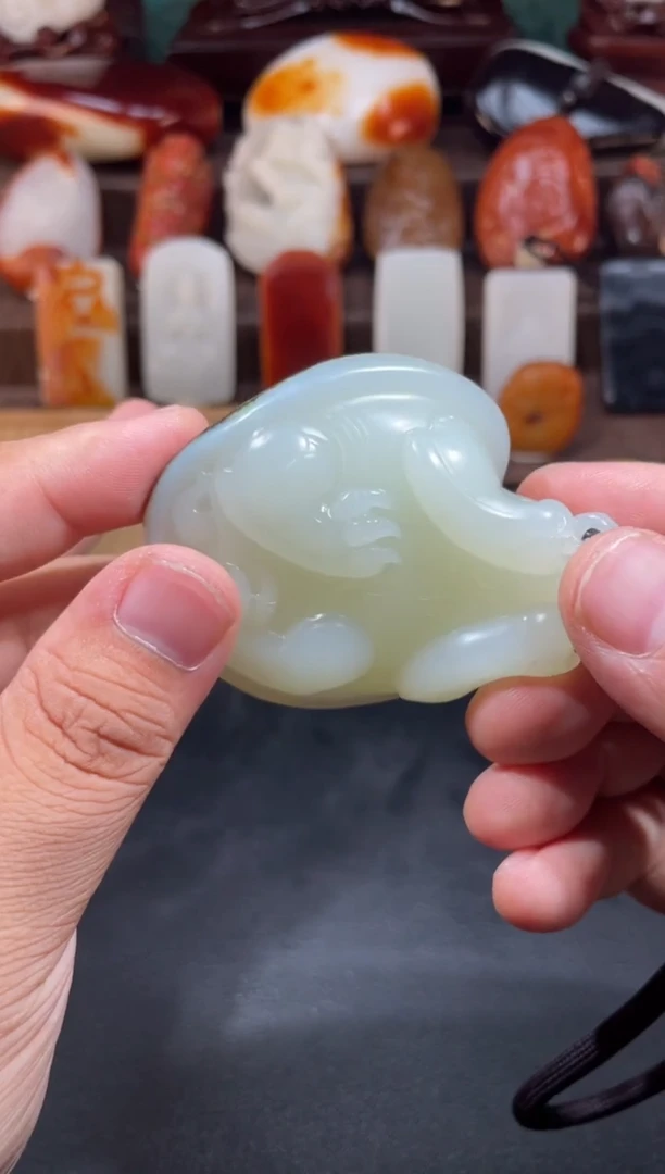 和田玉（糖玉）未镶嵌挂件狼**下51445