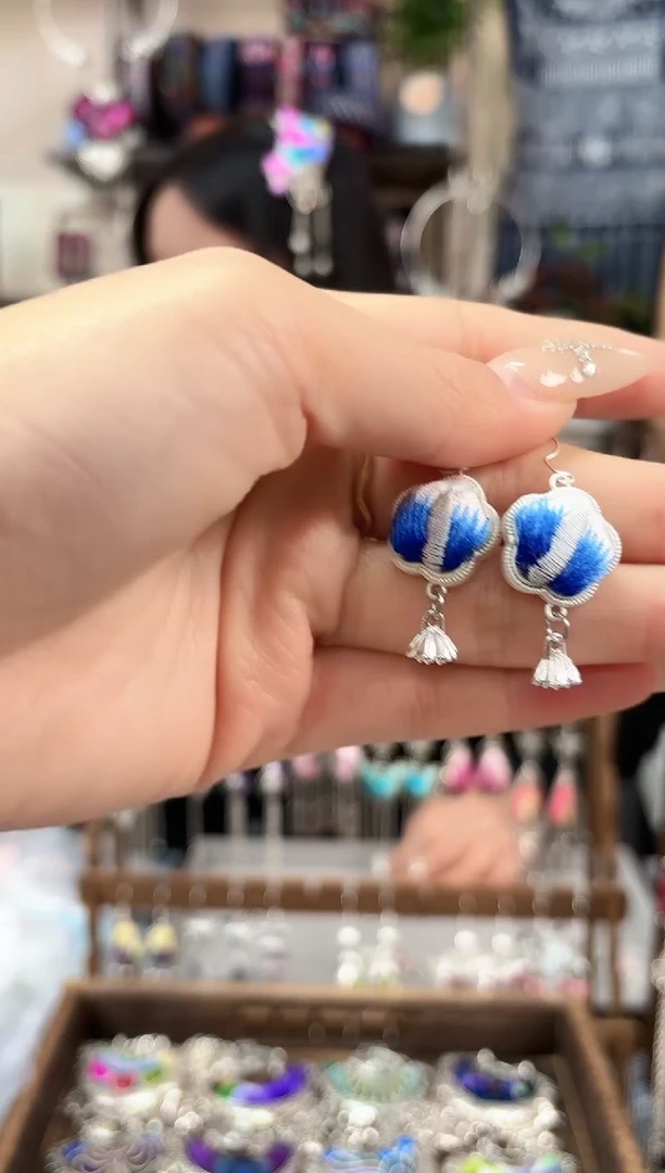 织绣民族风非遗老绣苗银饰品500