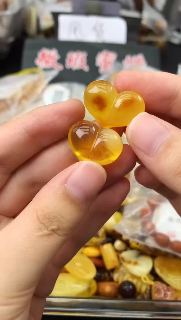 琥珀未镶嵌珠宝奇石100