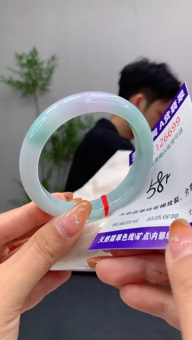 未镶嵌手镯翡翠有纹，完美者勿拍