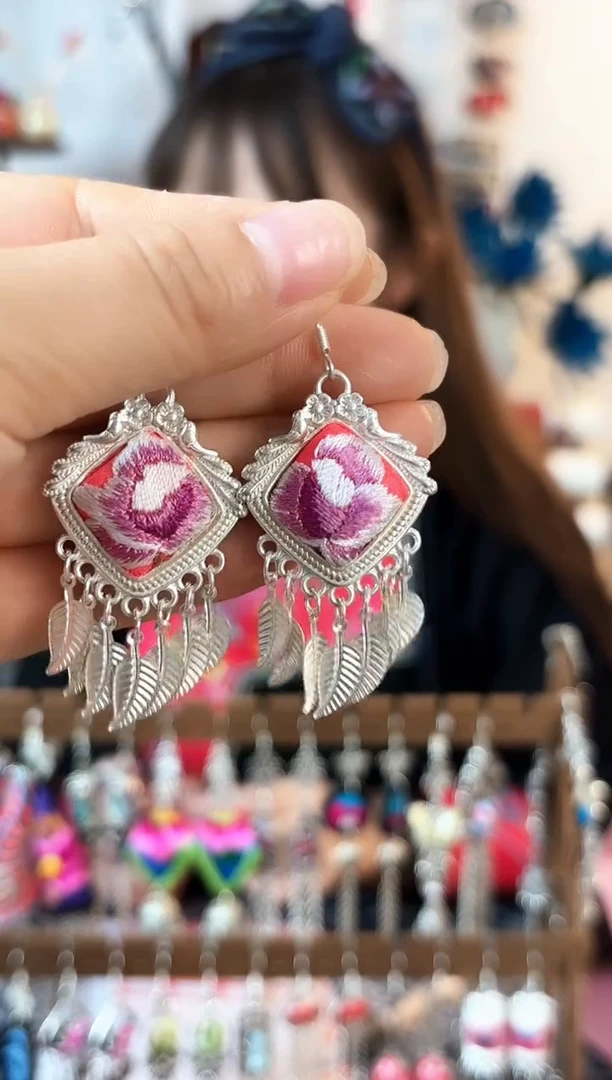 织绣彩云南阁非遗老绣饰品316