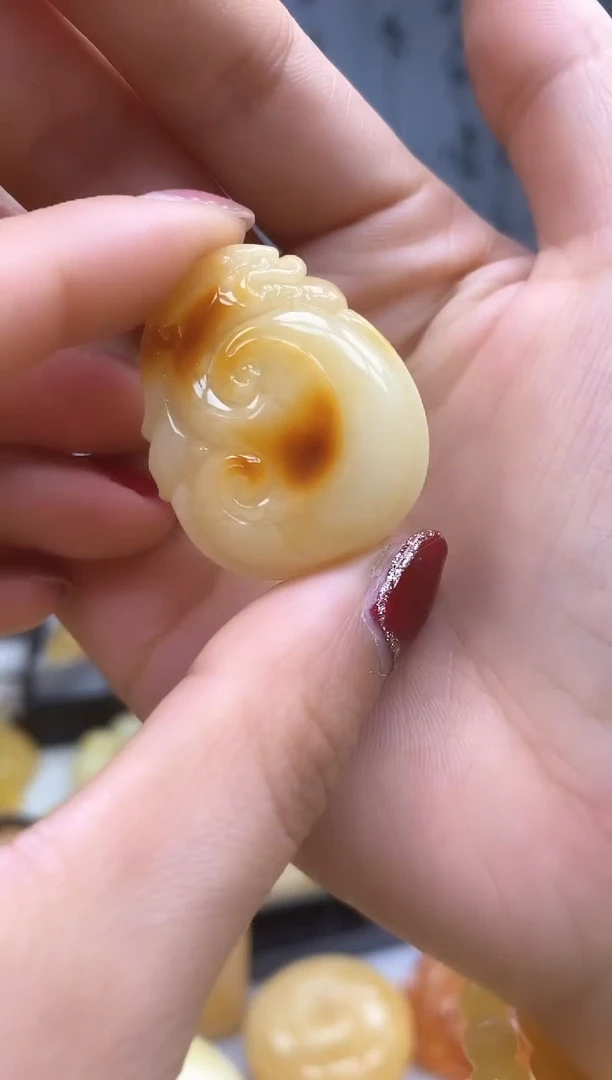 【闪购商品】琥珀裸石未镶嵌挂坠