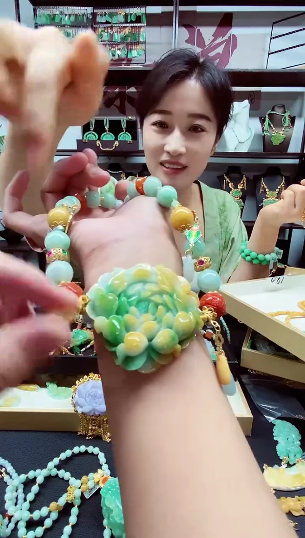 翡翠未镶嵌颈饰翡翠吊坠