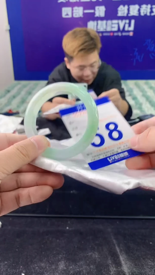 未镶嵌手镯翡翠AAAAAAAAAAAA