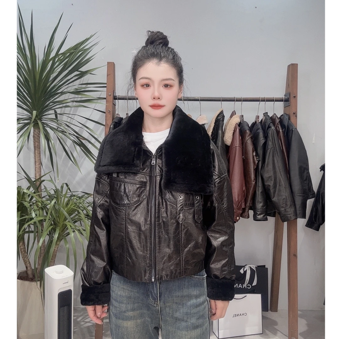 程程【7799】皮毛一体气质时尚洋气翻领轻奢冬季外套女款短款