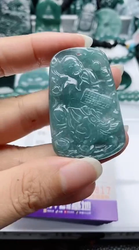 翡翠未镶嵌颈饰