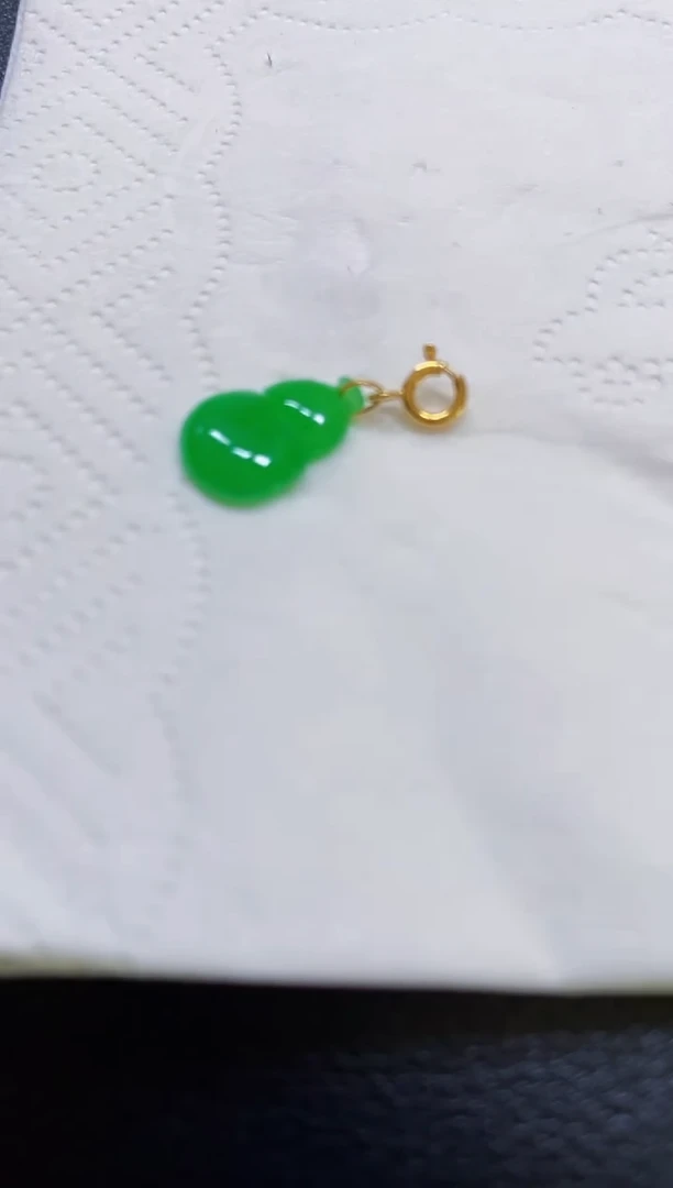 颈饰18K金镶嵌翡翠葫芦