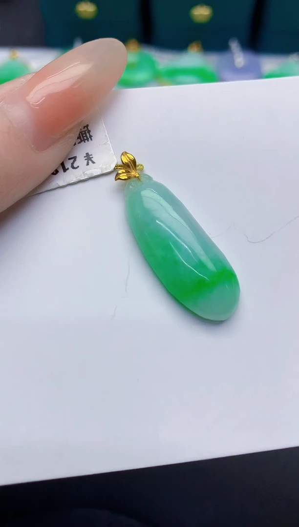颈饰18K金镶嵌翡翠缅甸天然翡翠A货