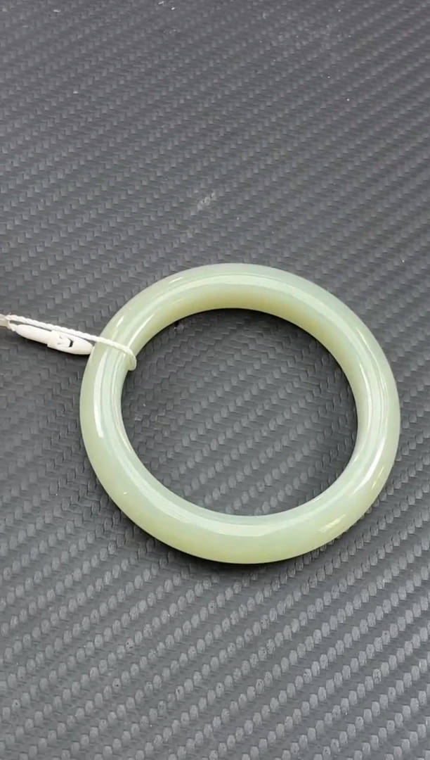 未镶嵌手镯和田玉且末近矿微色差青白54+手镯