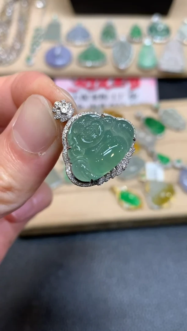 【闪购商品】翡翠颈饰18K金镶嵌佛公【无服务费】