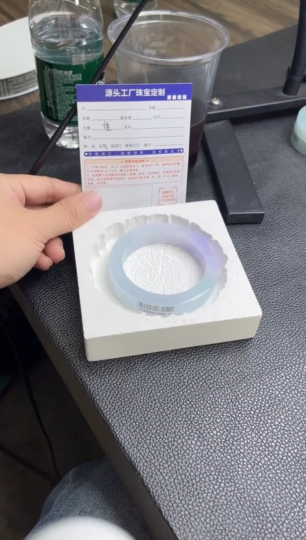 未镶嵌手镯定制翡翠邀*?定制产品不退不换