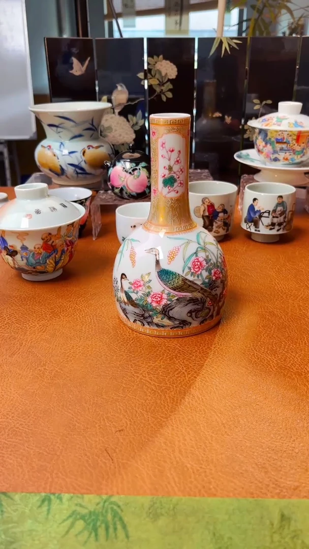 珐琅彩锦上添花花瓶