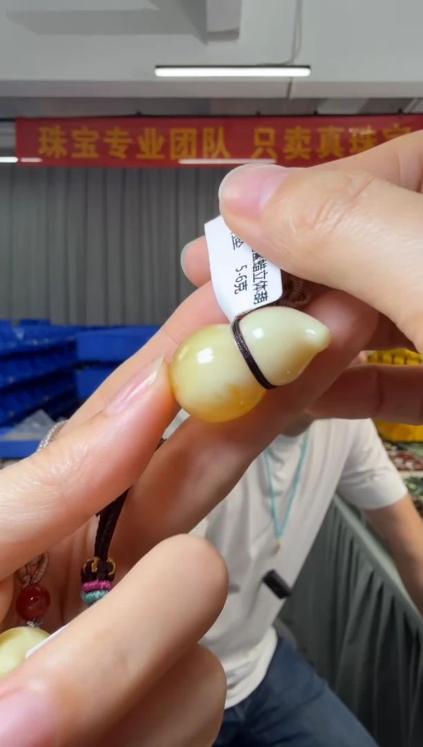 蜜蜡吊坠(不含链)未镶嵌俄料白花蜜蜡立体葫芦吊坠5-6克