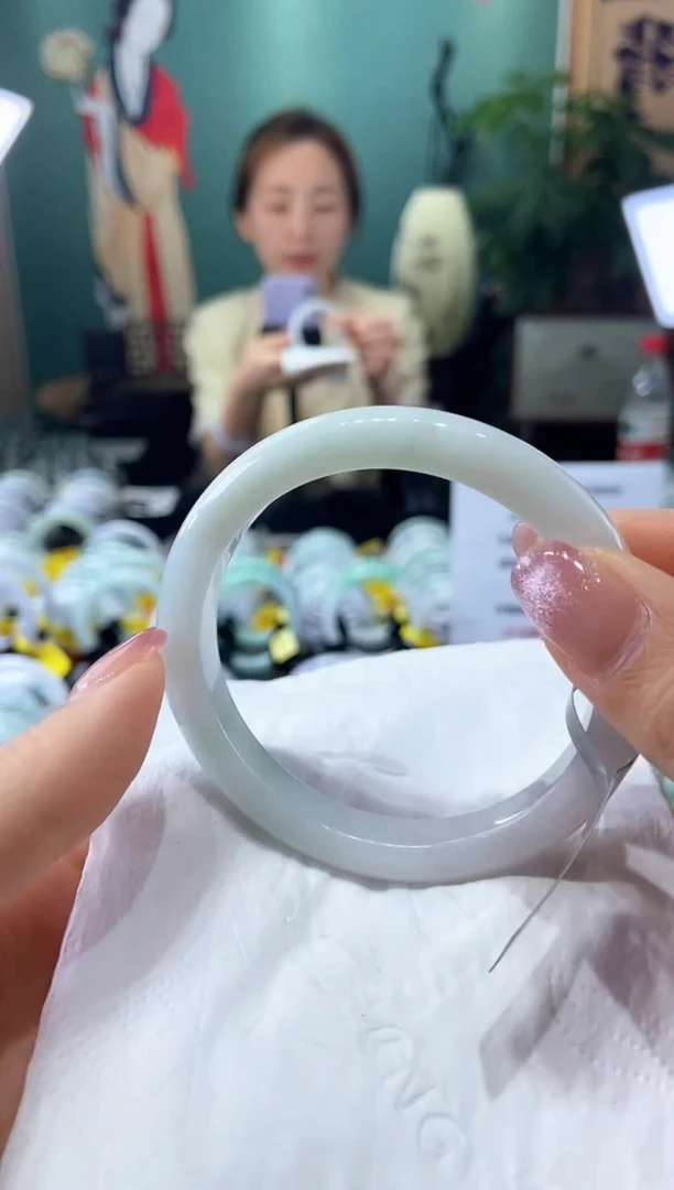 翡翠手镯未镶嵌55.7圈口t