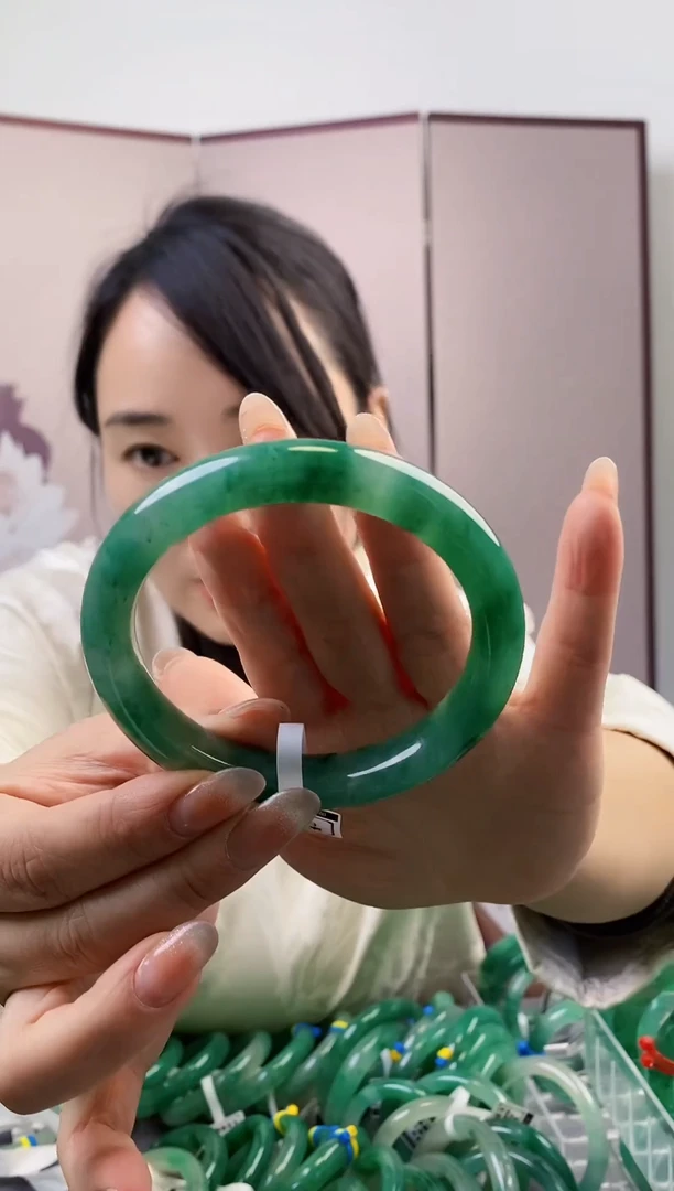 【闪购商品】石英质玉手镯未镶嵌64