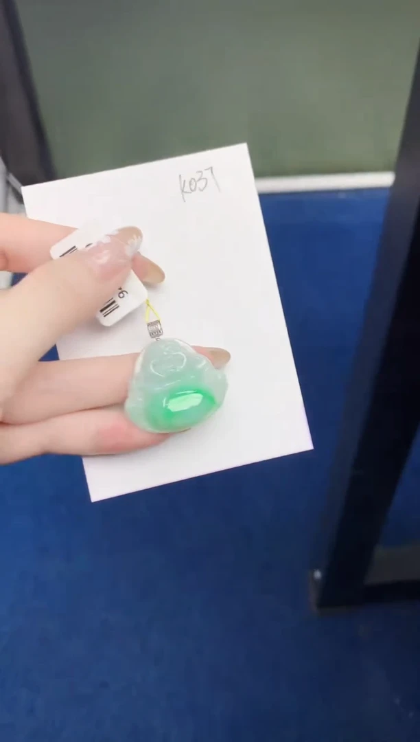 翡翠18K金镶嵌颈饰天然缅甸翡翠A货