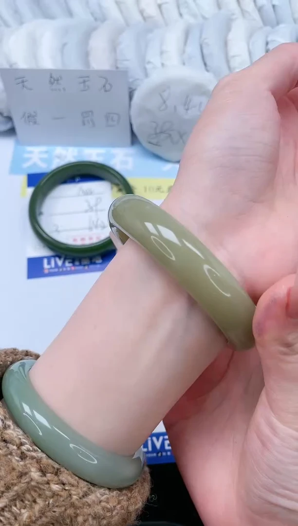 【闪购商品】石英质玉手镯未镶嵌姜黄有棉点棉线福利微瑕T303-60.2