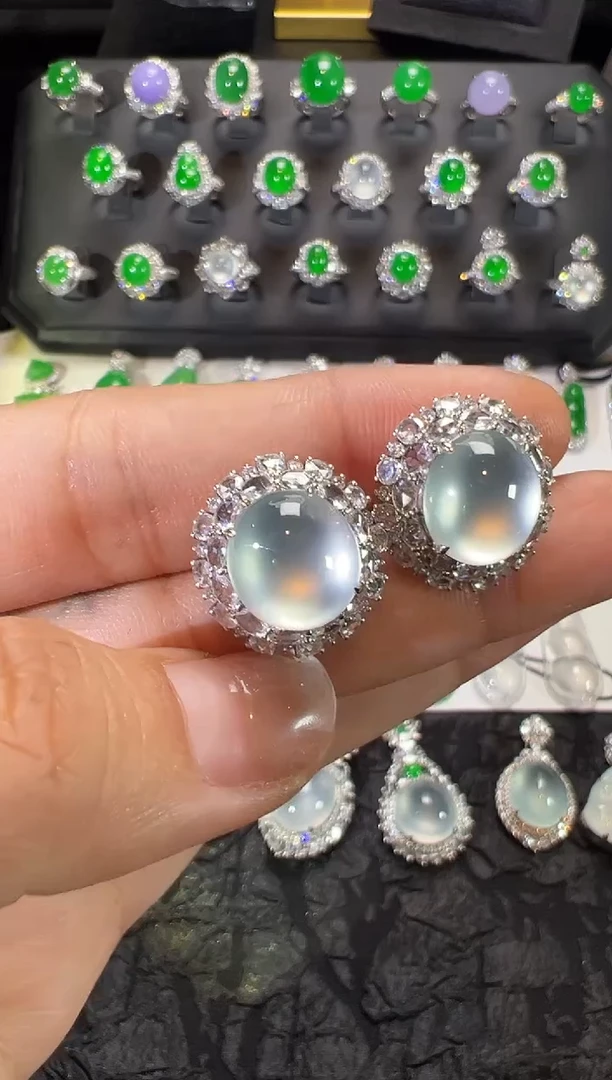 18K金镶嵌翡翠耳钉高冰玻璃种蛋面耳钉