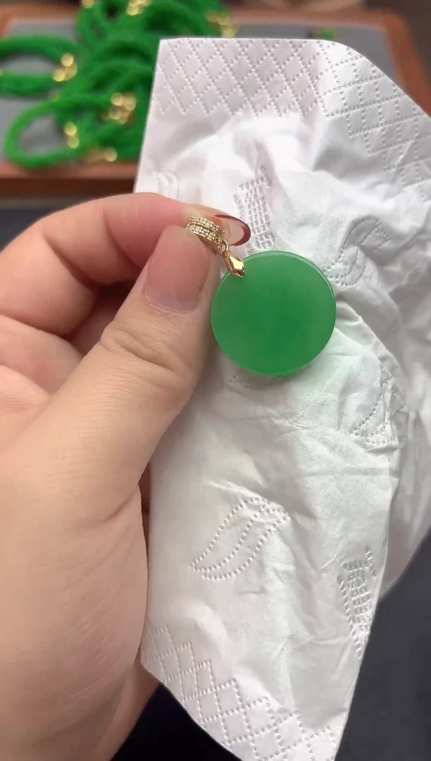 14K金镶嵌翡翠耳饰高货无事牌吊坠