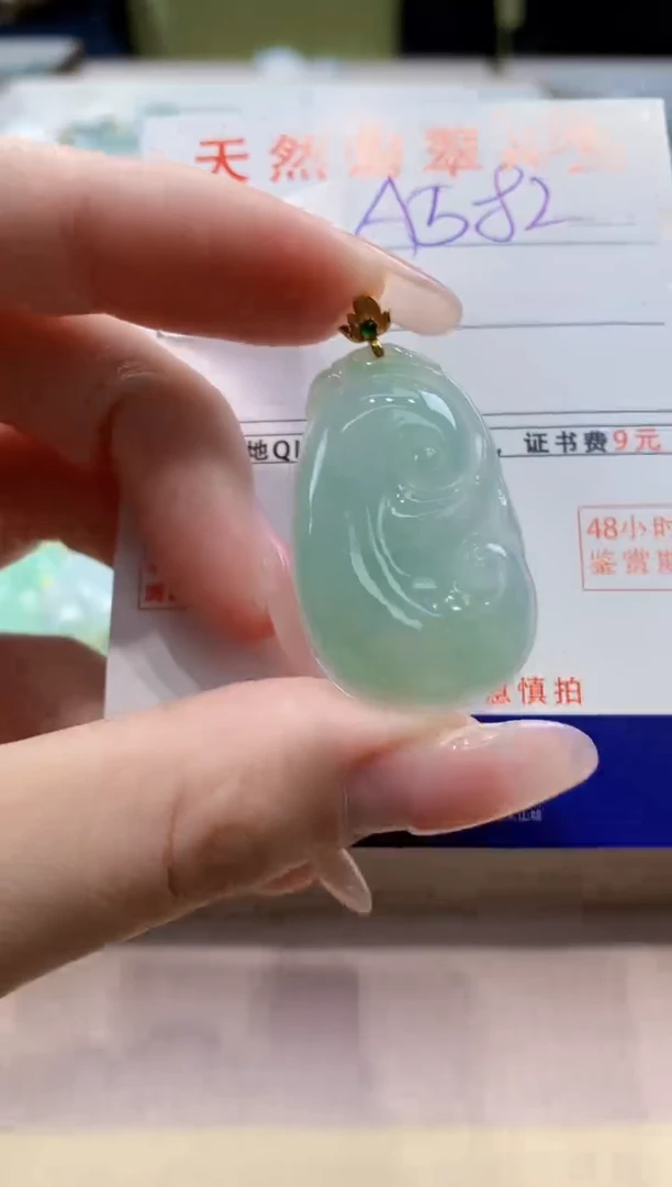 颈饰18K金镶嵌翡翠天然缅甸a货翡翠