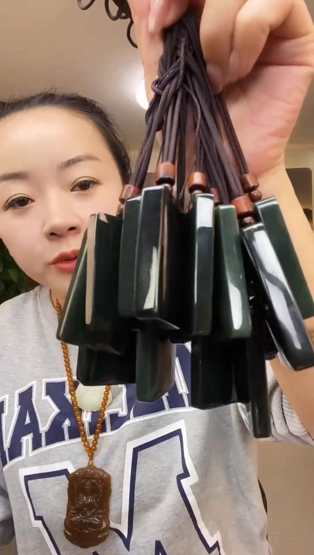 嗒青无事牌多样性随机发一