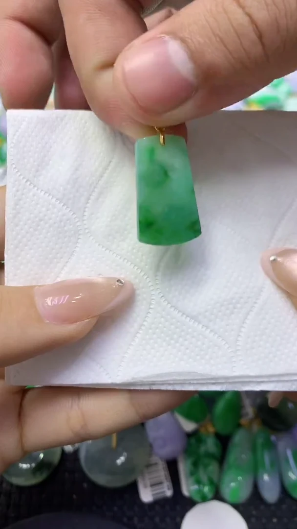 颈饰未镶嵌翡翠天然缅甸翡翠A货