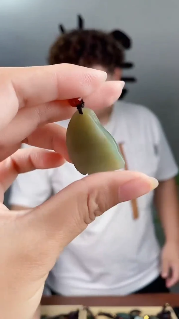 和田玉未镶嵌颈饰拍一发一，多样性发货