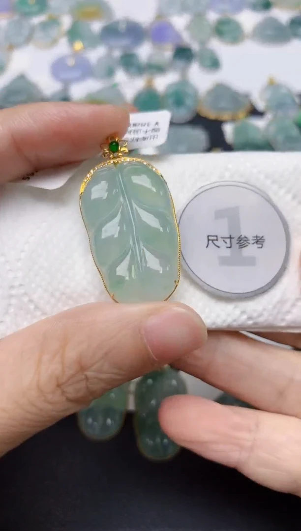 翡翠18K金镶嵌颈饰天然缅甸A货翡翠