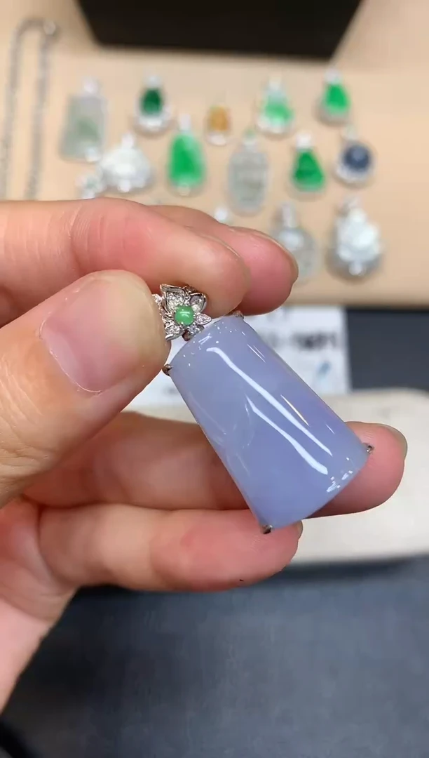 颈饰18K金镶嵌翡翠竹节【无服务费