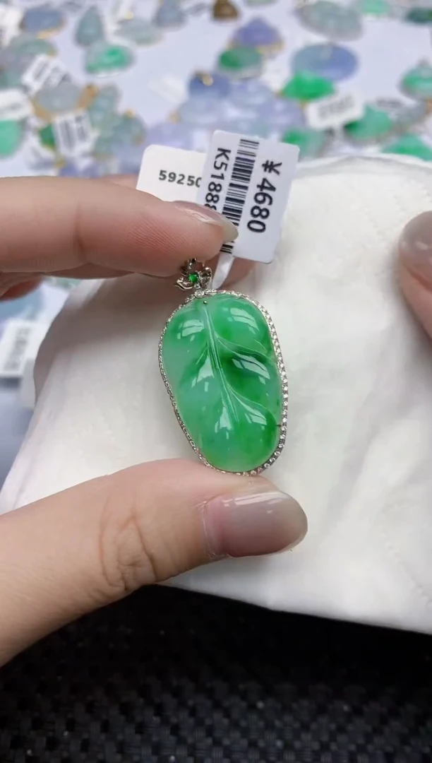 【闪购商品】翡翠颈饰18K金镶嵌天然翡翠A货