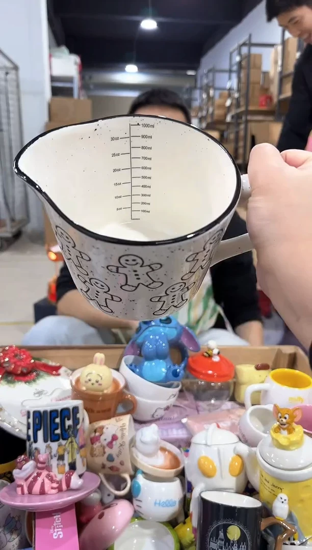 瓷片姜饼人奶壶